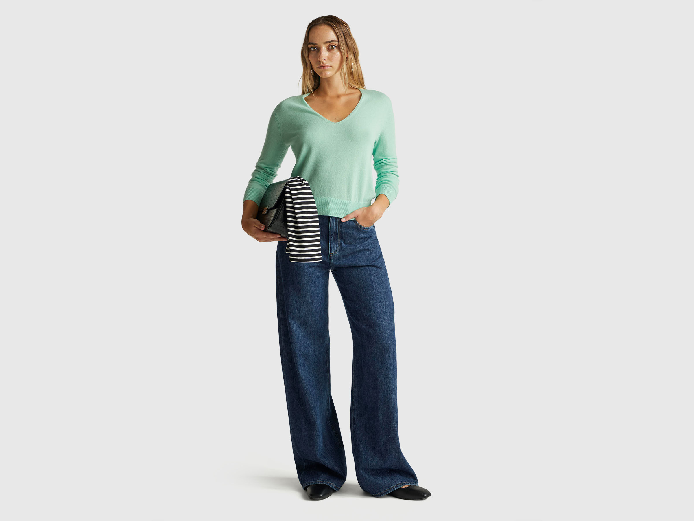 V NECK SWEATER L/S Women image number 3